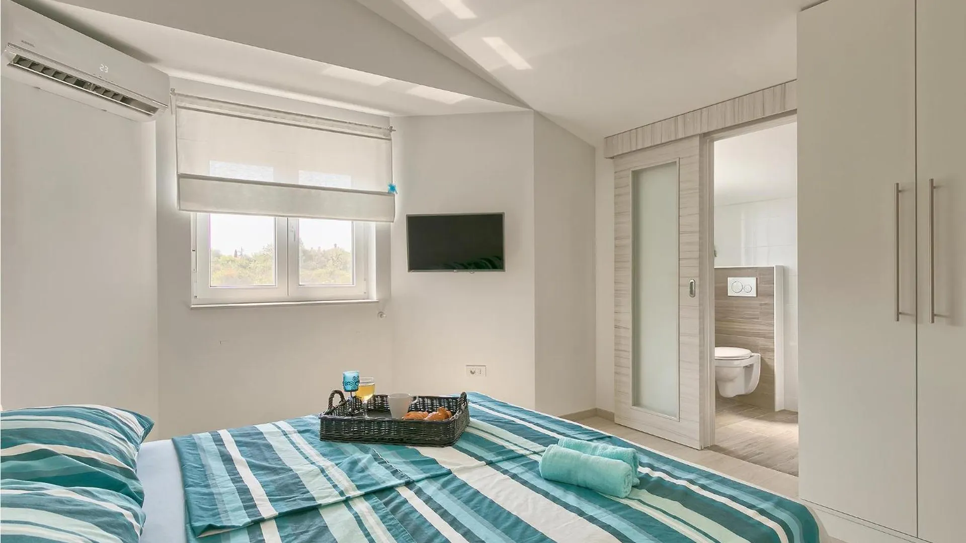 Cozy Home In Stinjan With Outdoor Swimming Pool 0*,