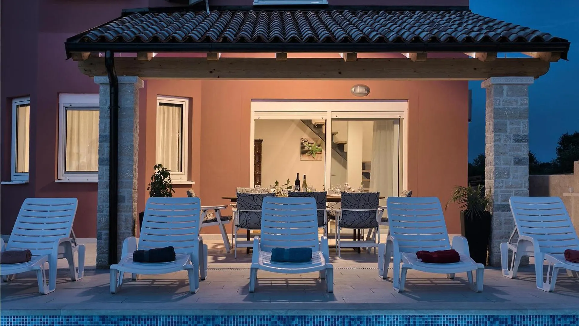 Holiday home Cozy Home In Stinjan With Outdoor Swimming Pool