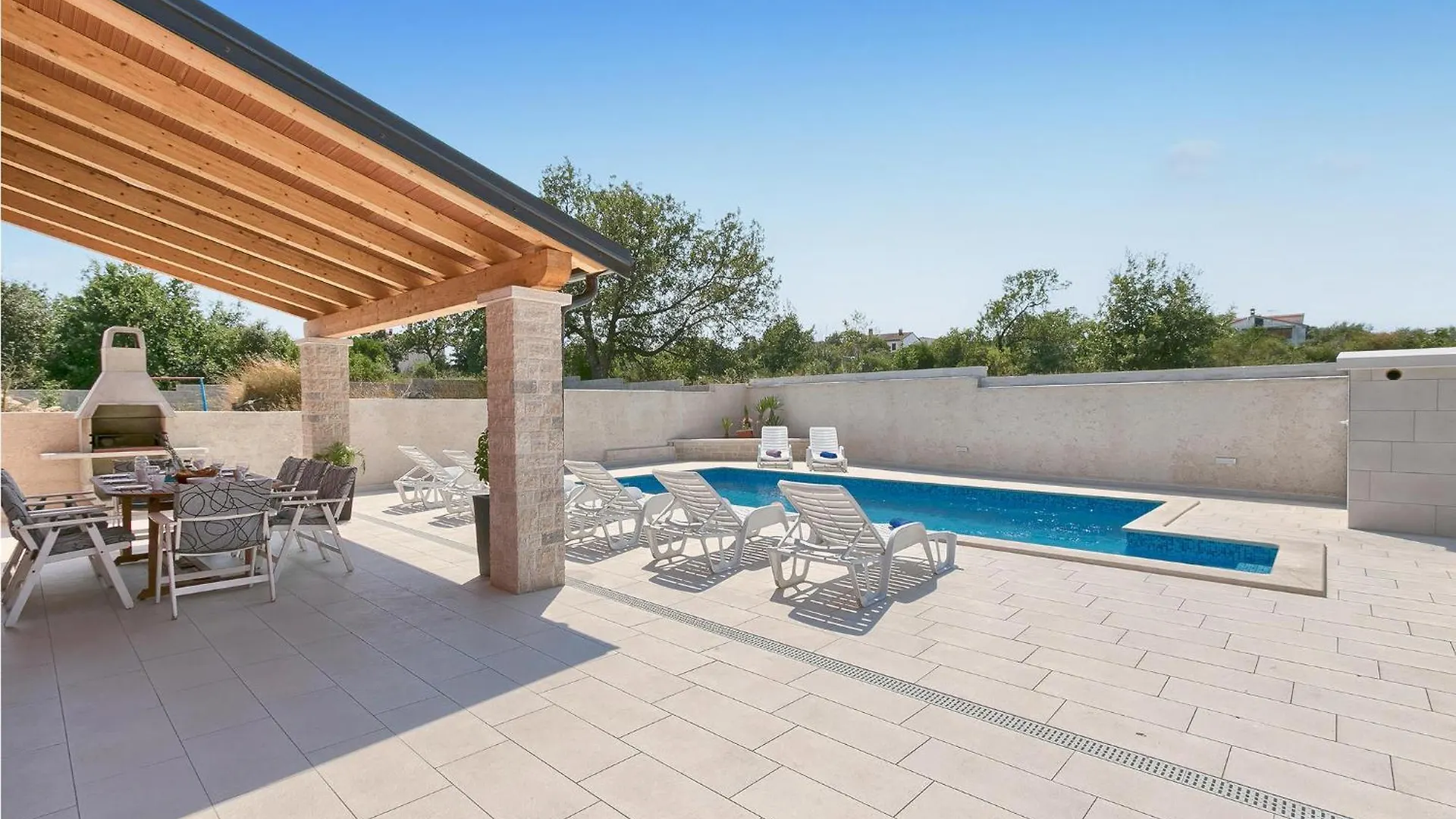 Holiday home Cozy Home In Stinjan With Outdoor Swimming Pool